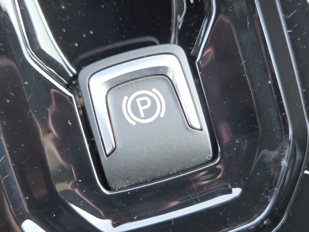 Used 2025 Chevrolet Colorado ZR2 w/ Technology Package AWD/4WD image 16