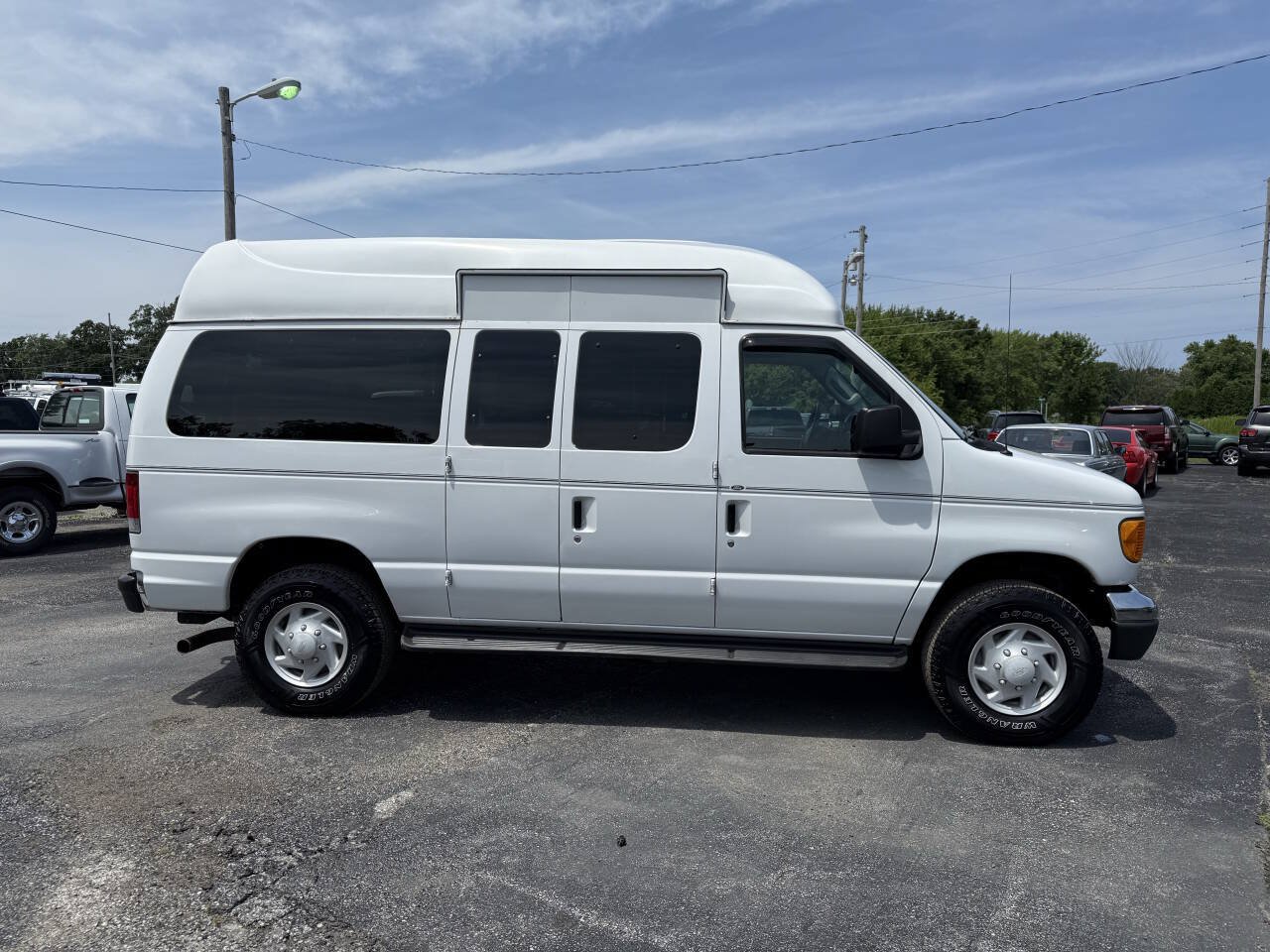 Used 2006 Ford E-350 and Econoline 350 XL RWD image 6
