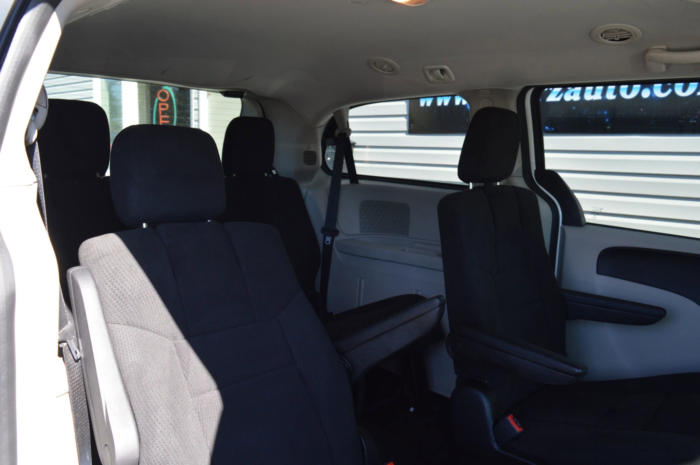 Used 2013 Dodge Grand Caravan SE image 27