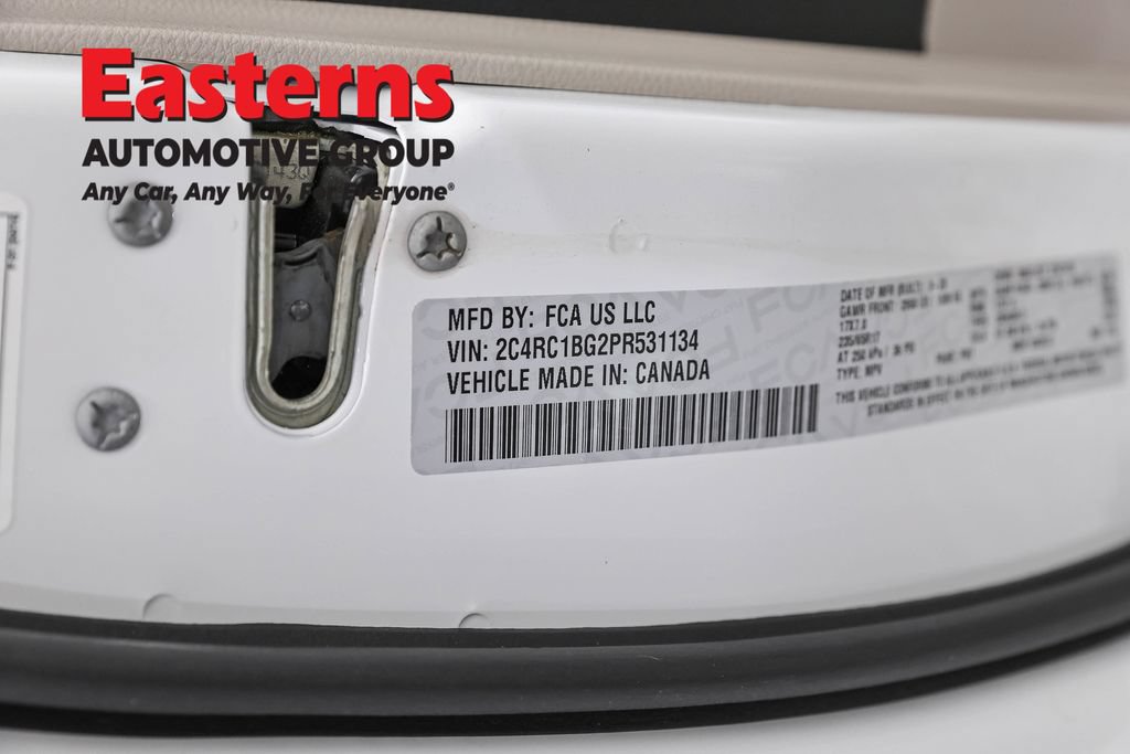 Used 2023 Chrysler Pacifica Touring-L FWD image 36