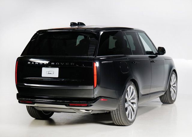 New 2025 Land Rover Range Rover SE image 2