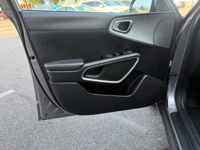 Used 2024 Kia Soul LX w/ Option Group 015 FWD image 29