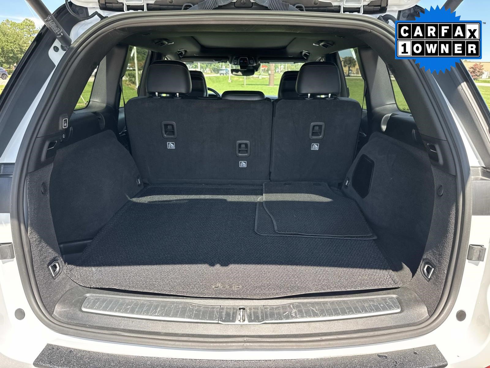 Used 2025 Jeep Grand Cherokee Summit AWD/4WD image 12