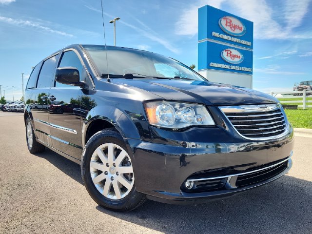 Used 2013 Chrysler Town & Country Touring FWD image 14