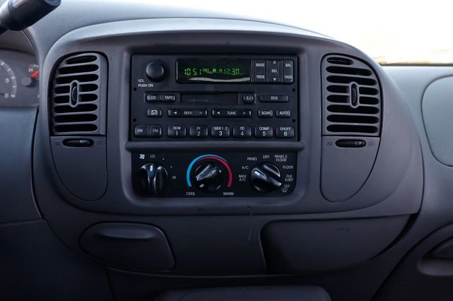 Used 2002 Ford Expedition XLT image 36