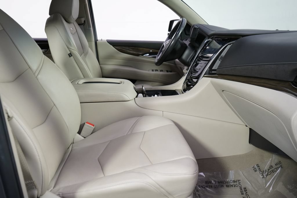 Used 2019 Cadillac Escalade Premium Luxury AWD/4WD image 16
