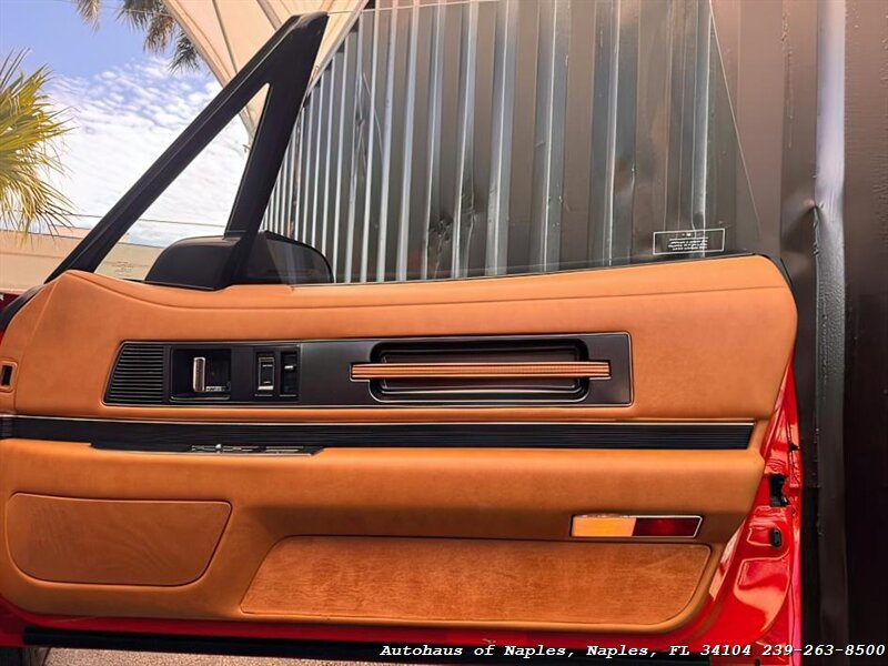Used 1990 Buick Reatta Convertible FWD image 5
