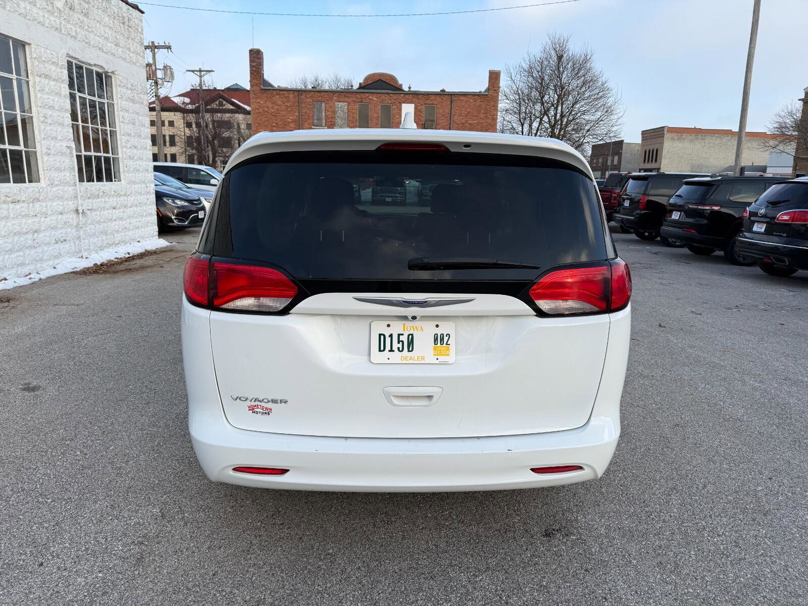 Used 2020 Chrysler Voyager LX FWD image 5