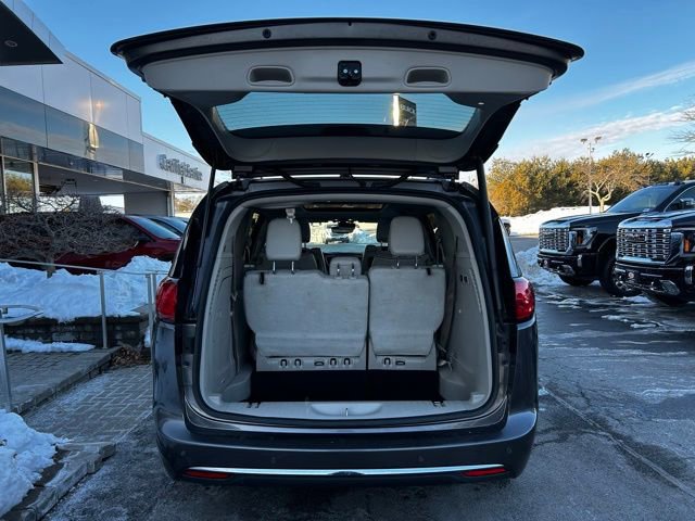 Used 2020 Chrysler Pacifica Limited w/ Tire & Wheel Group image 37