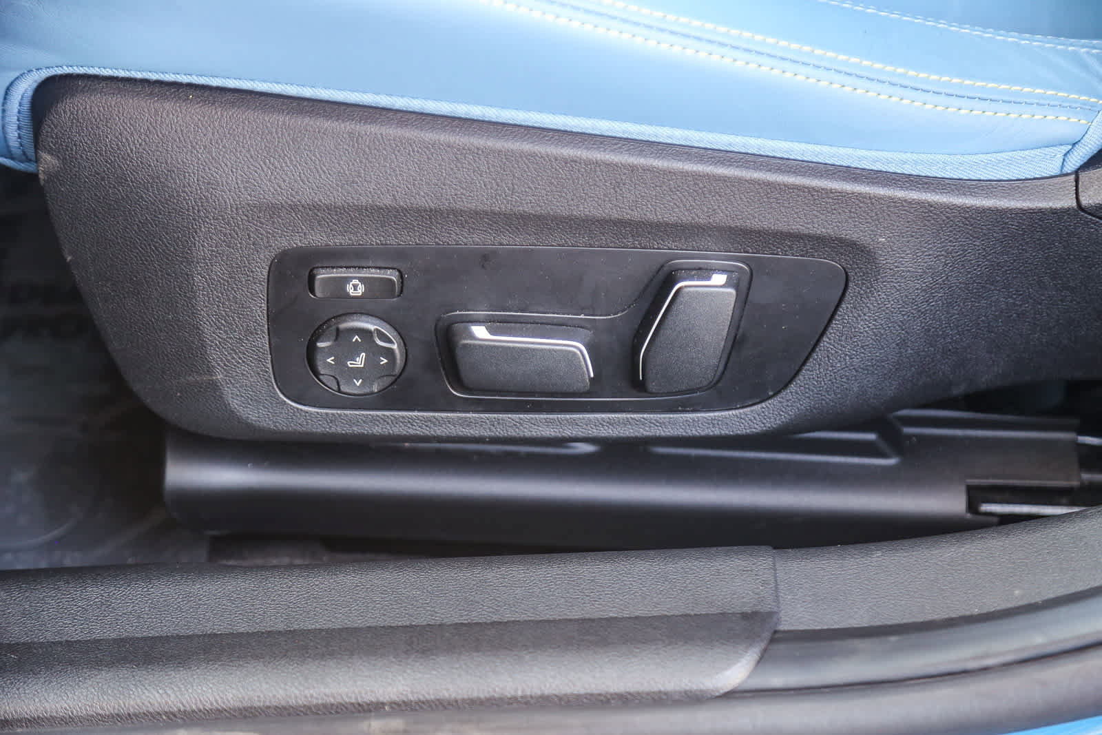 Used 2025 BMW M3 image 18