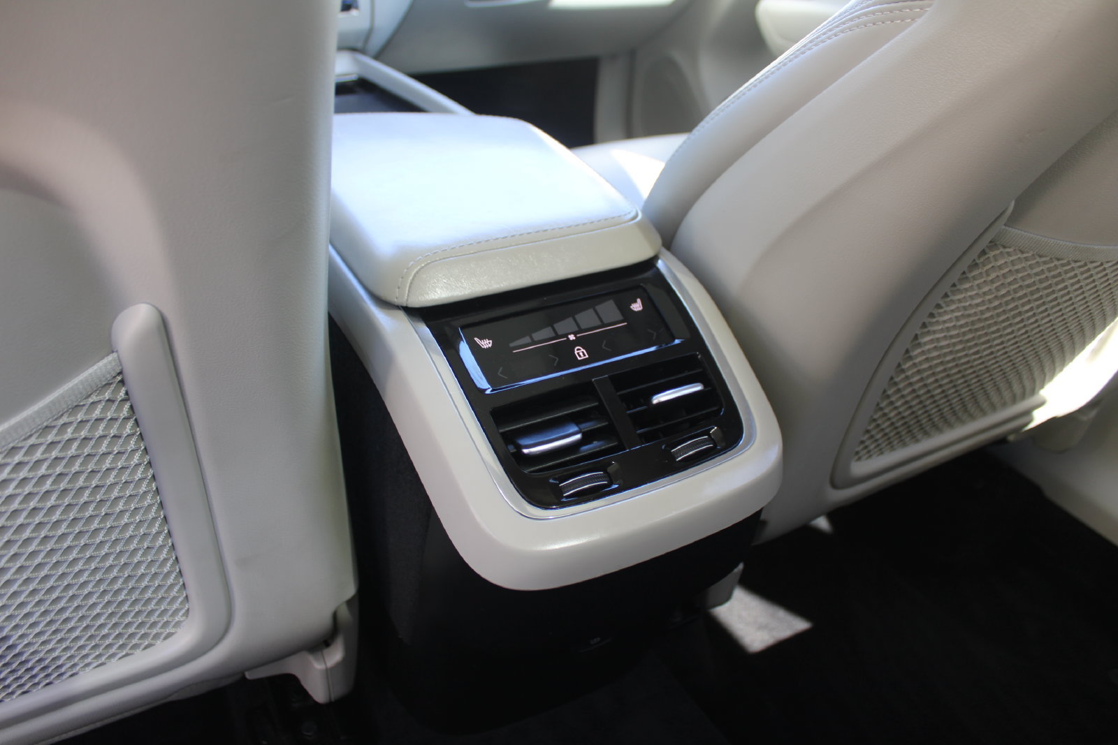 Used 2021 Volvo XC60 T5 Inscription w/ Advanced Package AWD/4WD image 28