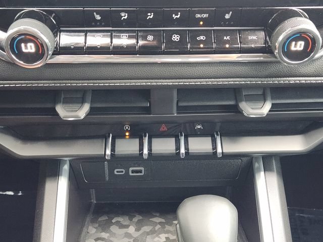 Used 2025 Chevrolet Colorado LT RWD image 21