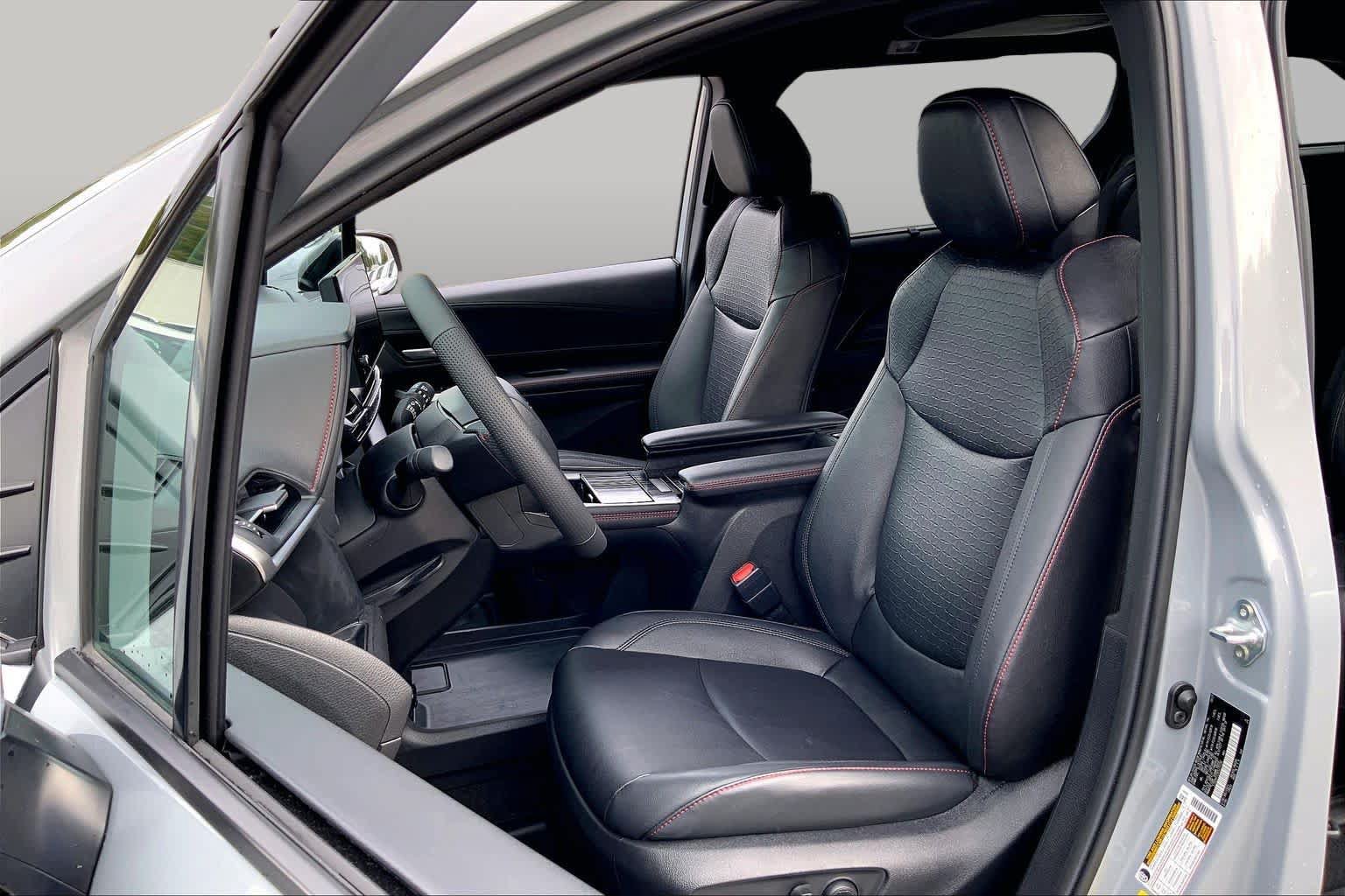 Used 2025 Toyota Sienna XSE w/ XSE Plus Package AWD/4WD image 9