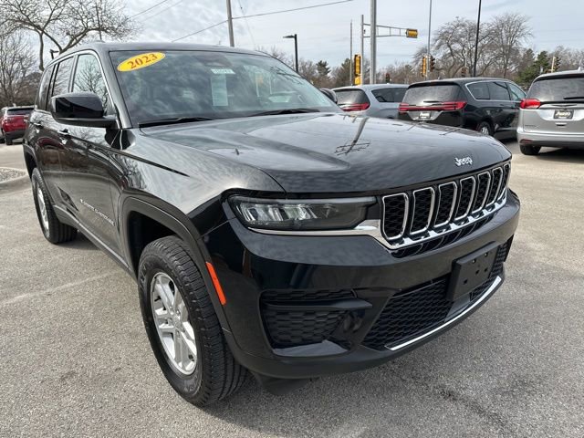 Used 2023 Jeep Grand Cherokee Laredo image 4