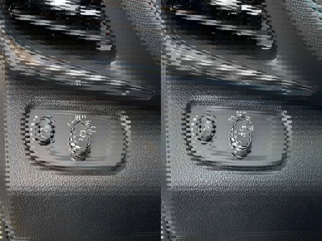 Used 2025 Buick Envista Preferred image 13