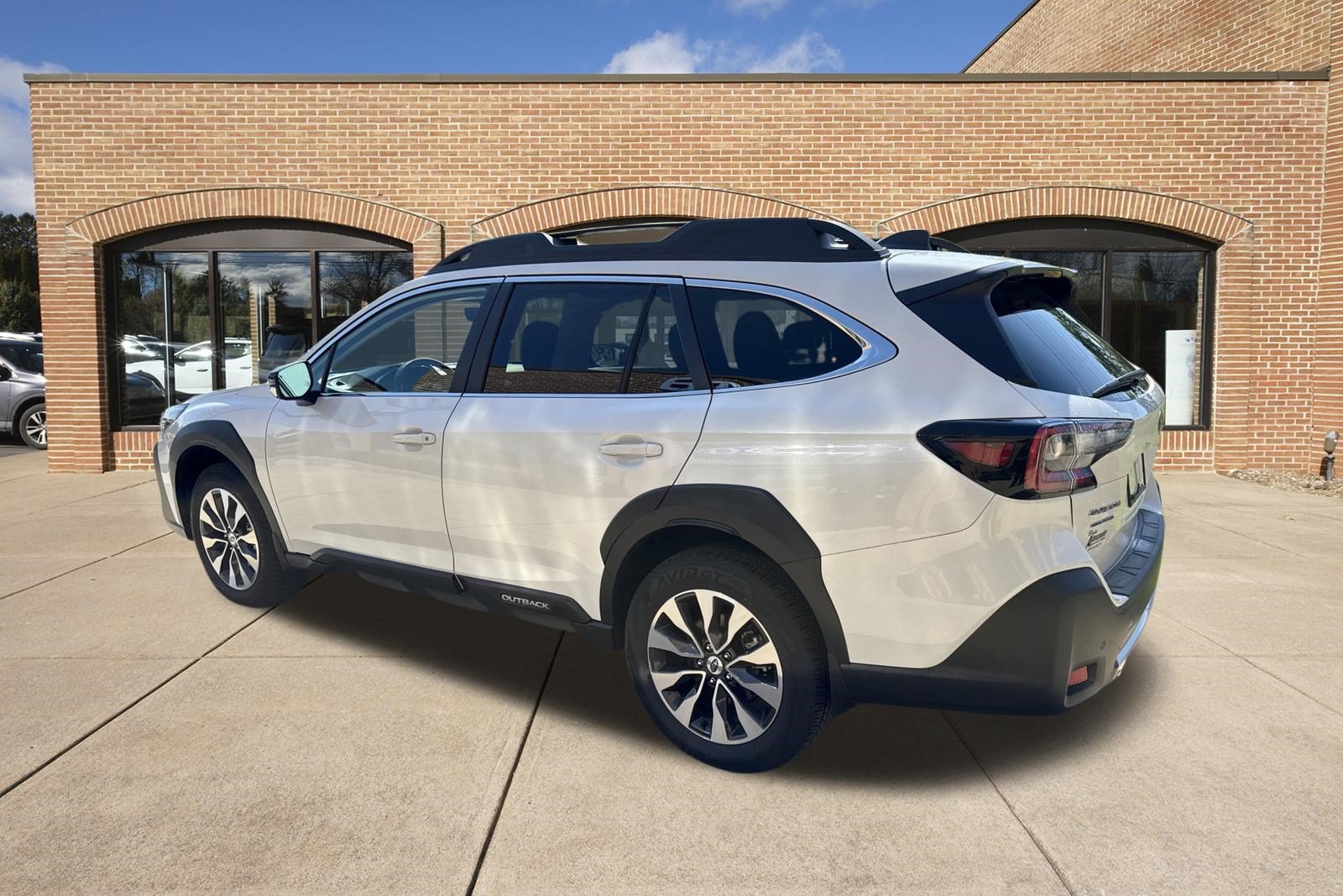 Used 2025 Subaru Outback Limited AWD/4WD image 6