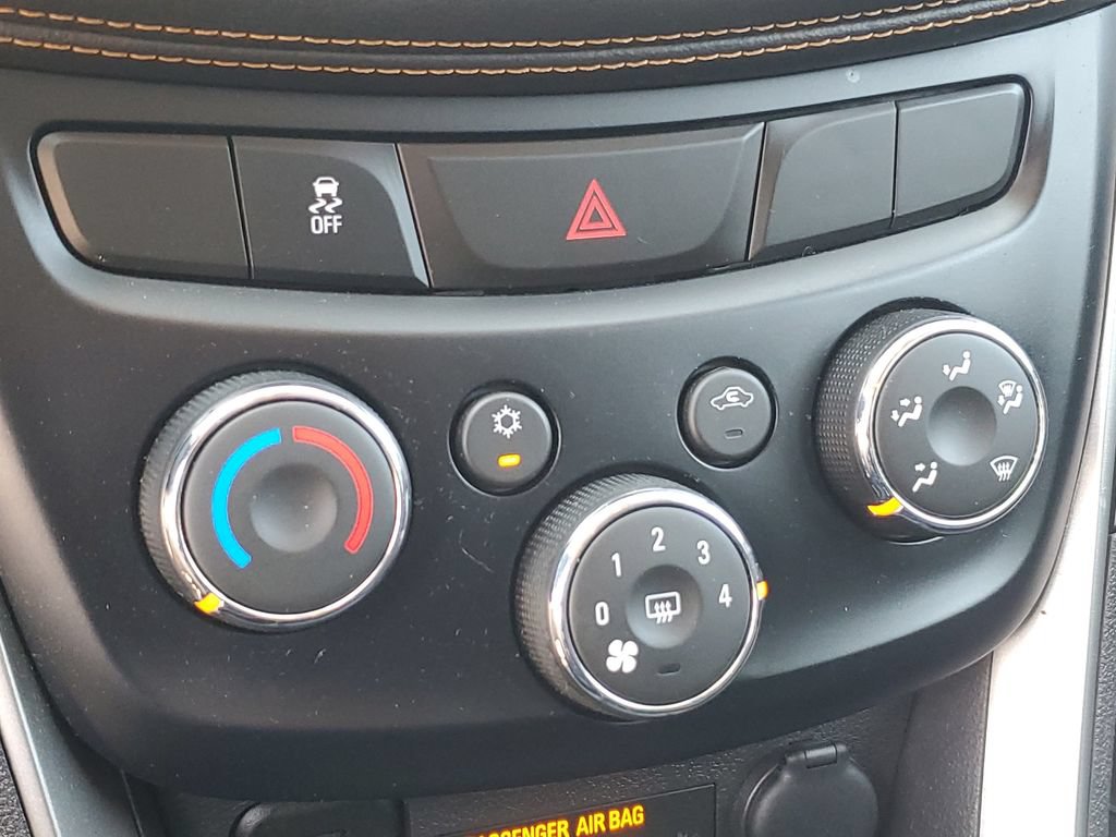 Used 2019 Chevrolet Trax LT w/ LT Convenience Package AWD/4WD image 15