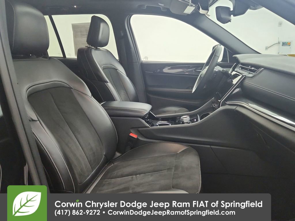 Used 2023 Jeep Grand Cherokee Altitude image 33