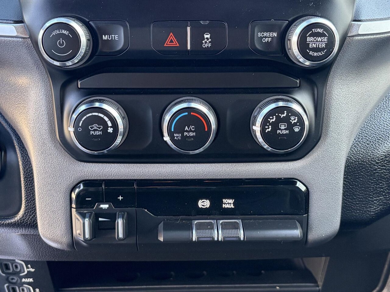 Used 2024 RAM 2500 Big Horn AWD/4WD image 16