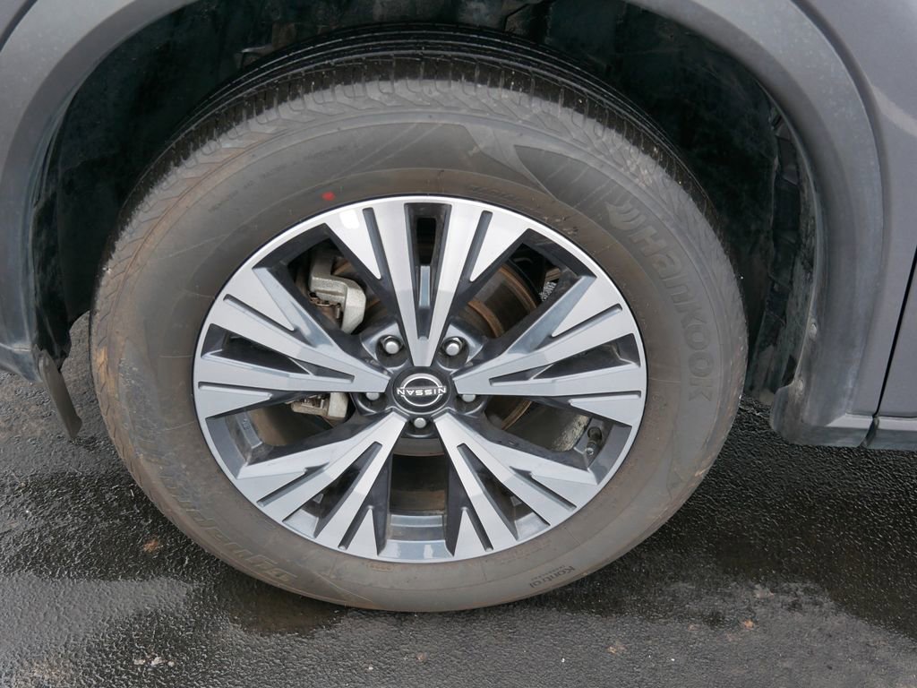 Used 2023 Nissan Rogue SV image 6