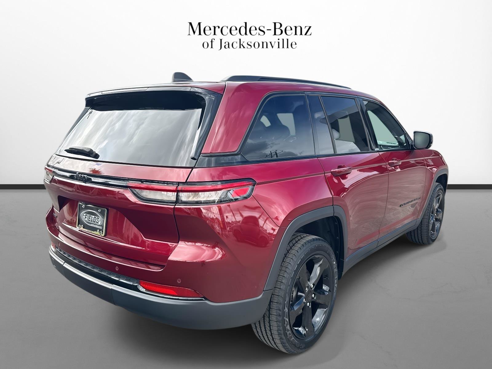 Used 2023 Jeep Grand Cherokee Altitude AWD/4WD image 3