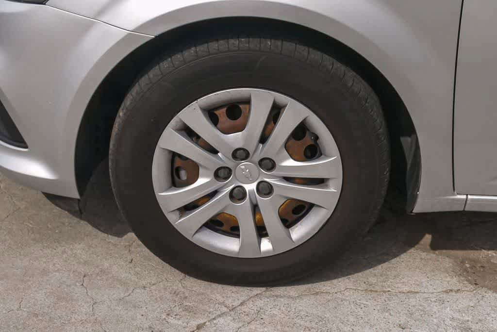 Used 2020 Chevrolet Sonic LT image 5