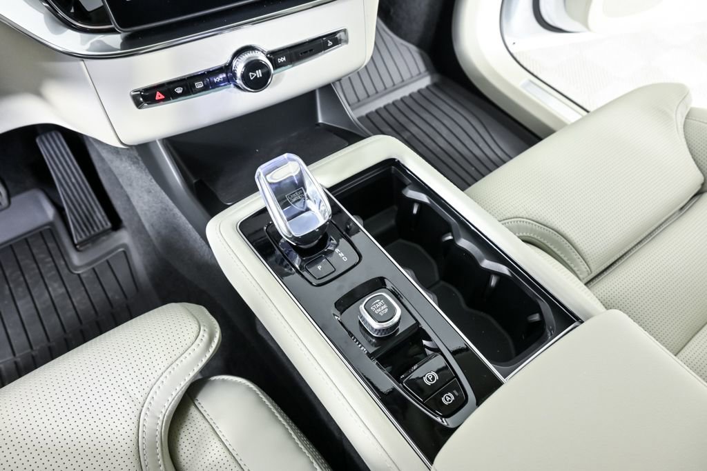 New 2026 Volvo XC90 B6 Ultra w/ Protection Package image 17