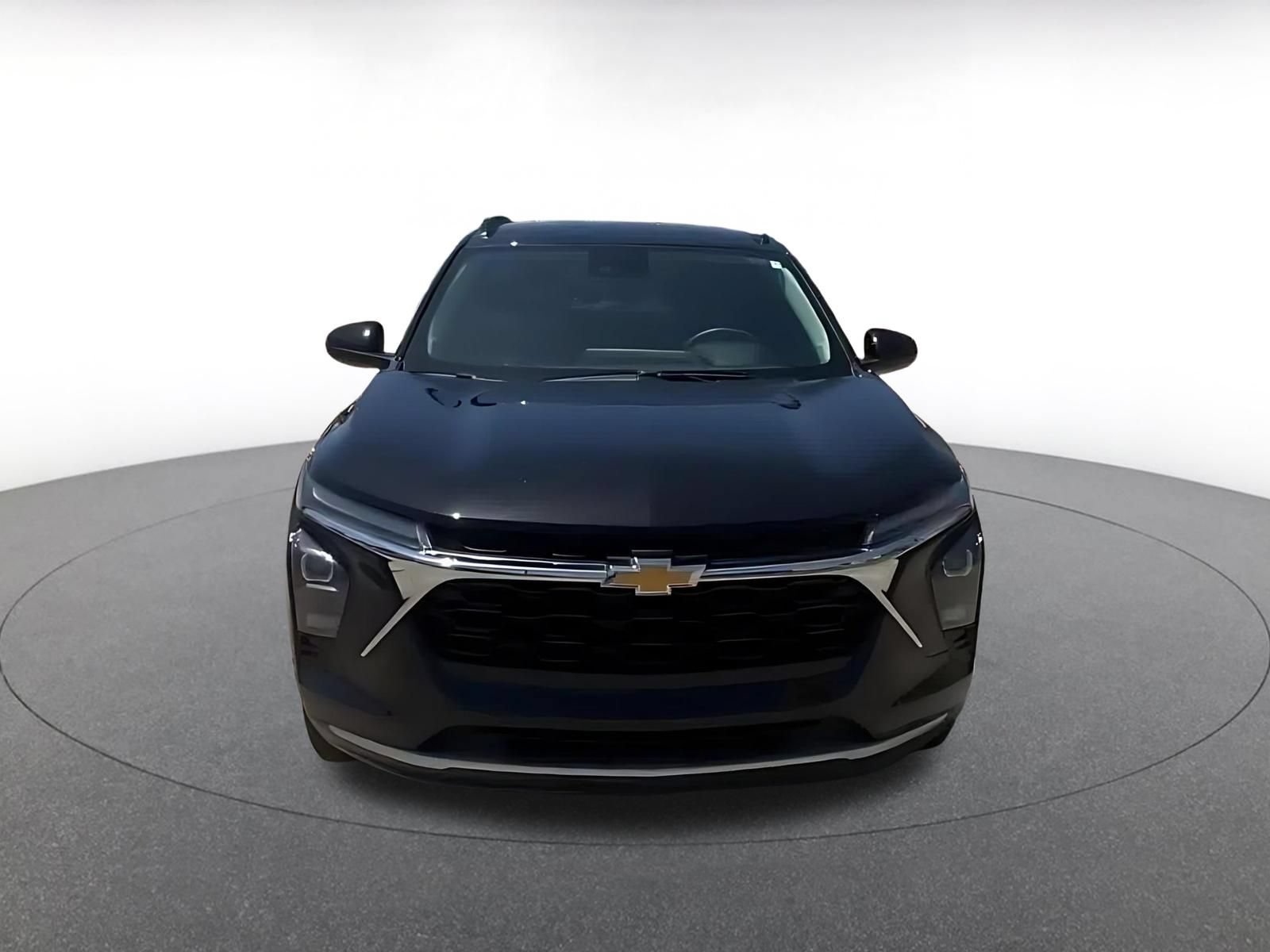 Used 2025 Chevrolet Trax LT FWD image 4