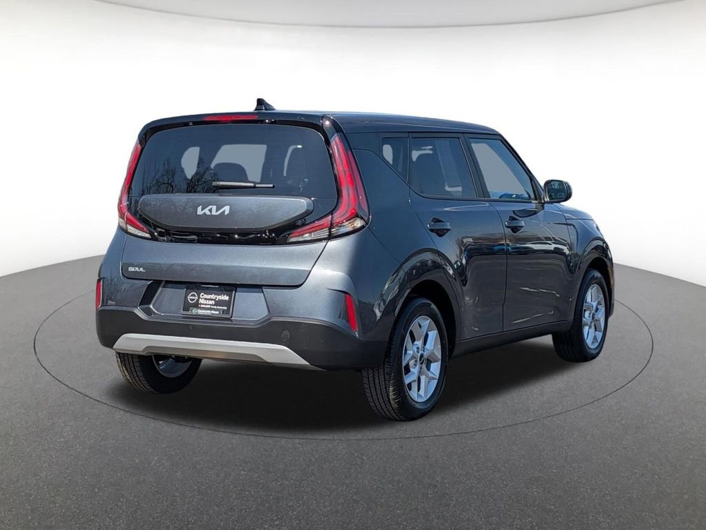 Used 2025 Kia Soul LX image 5