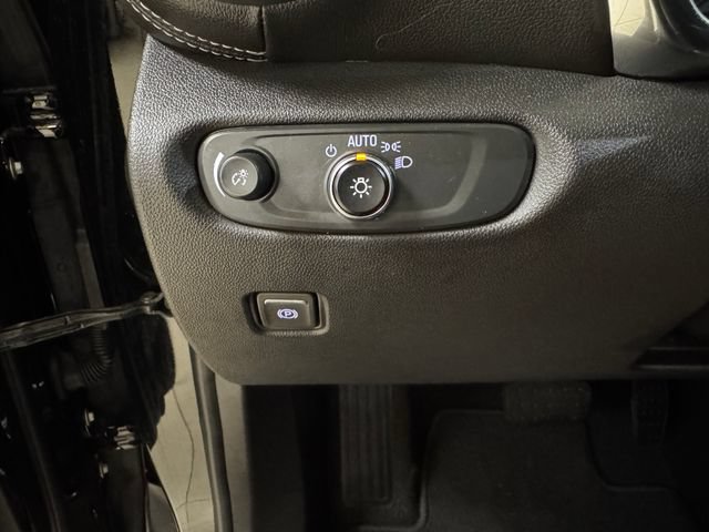 Used 2025 Chevrolet Blazer LT FWD image 10