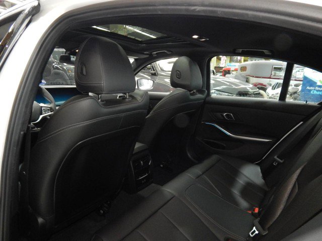 Used 2025 BMW 330i xDrive Sedan w/ Convenience Package image 34