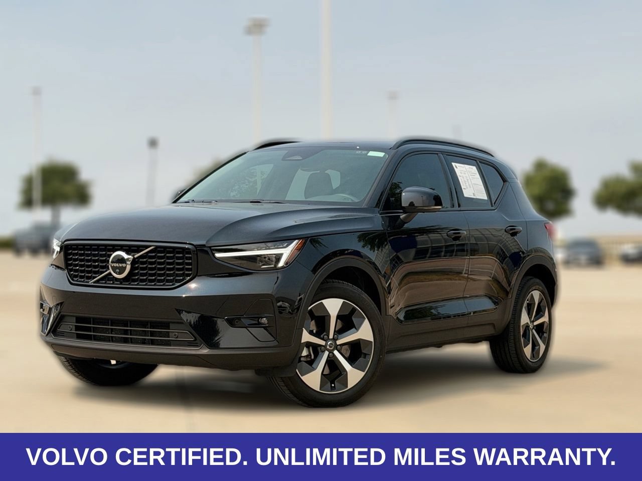 Certified 2026 Volvo XC40 B5 Plus AWD/4WD image 2