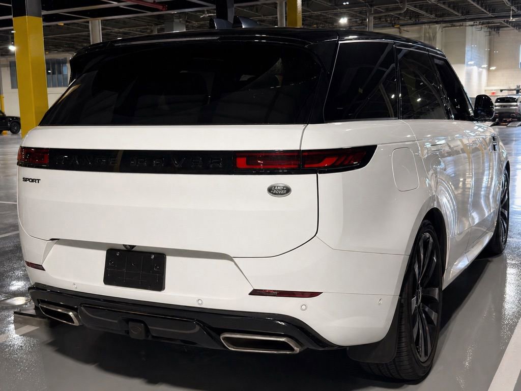 Used 2023 Land Rover Range Rover Sport SE Dynamic AWD/4WD image 2