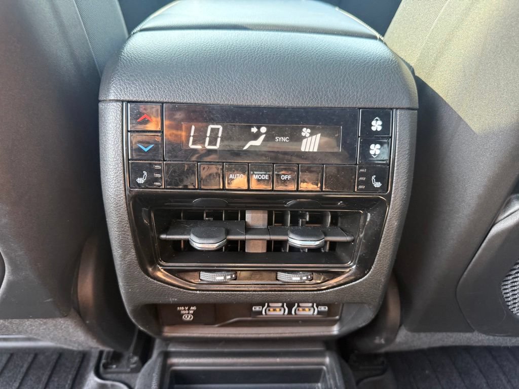 Used 2023 Jeep Grand Cherokee L Limited w/ Luxury Tech Group II AWD/4WD image 46