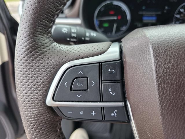 Used 2023 Toyota Sienna Platinum FWD image 14