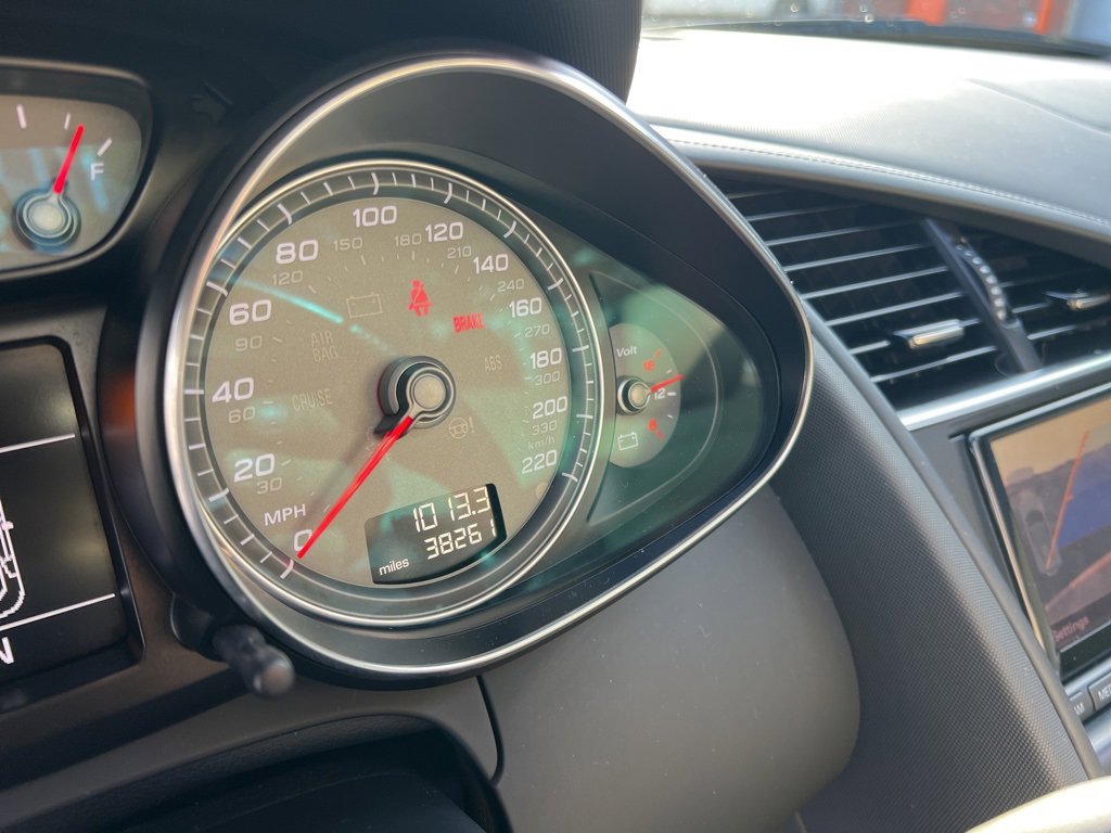 Used 2015 Audi R8 V8 w/ Extended Leather Package image 17