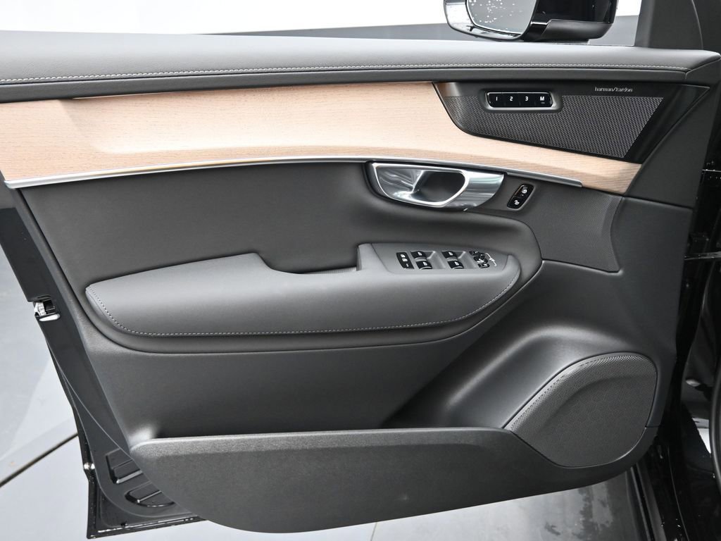 New 2026 Volvo XC90 B6 Plus w/ Protection Package Premier AWD/4WD image 23