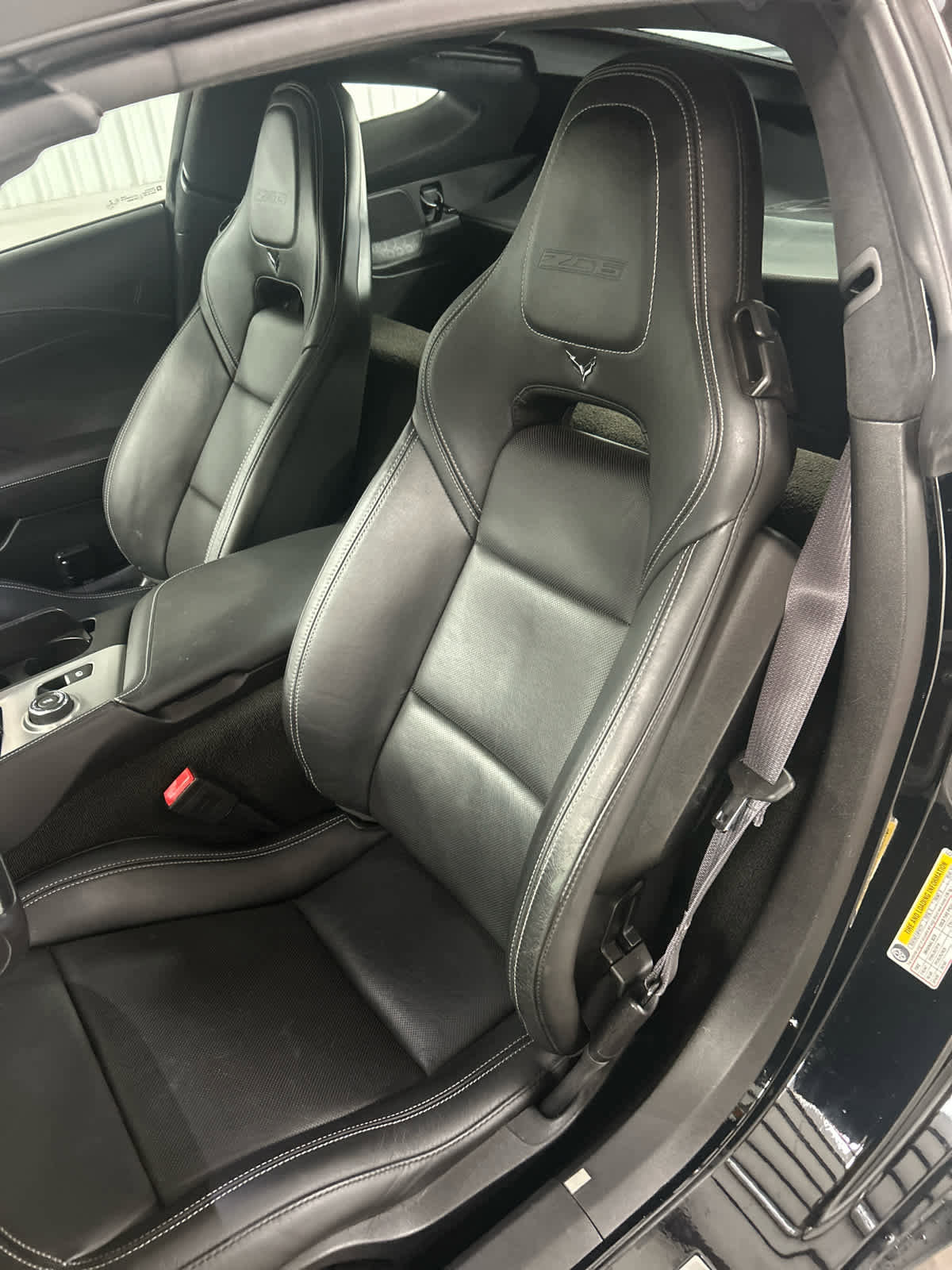 Used 2015 Chevrolet Corvette Z06 w/ 3LZ Preferred Equipment Group image 12