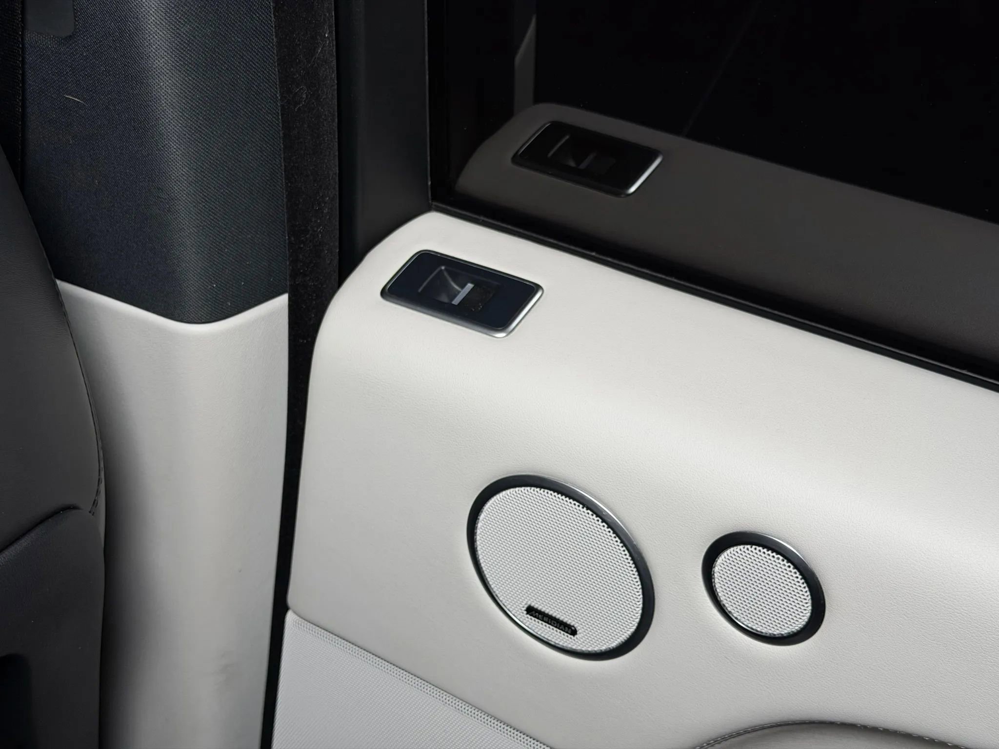 Used 2014 Land Rover Range Rover Supercharged image 25