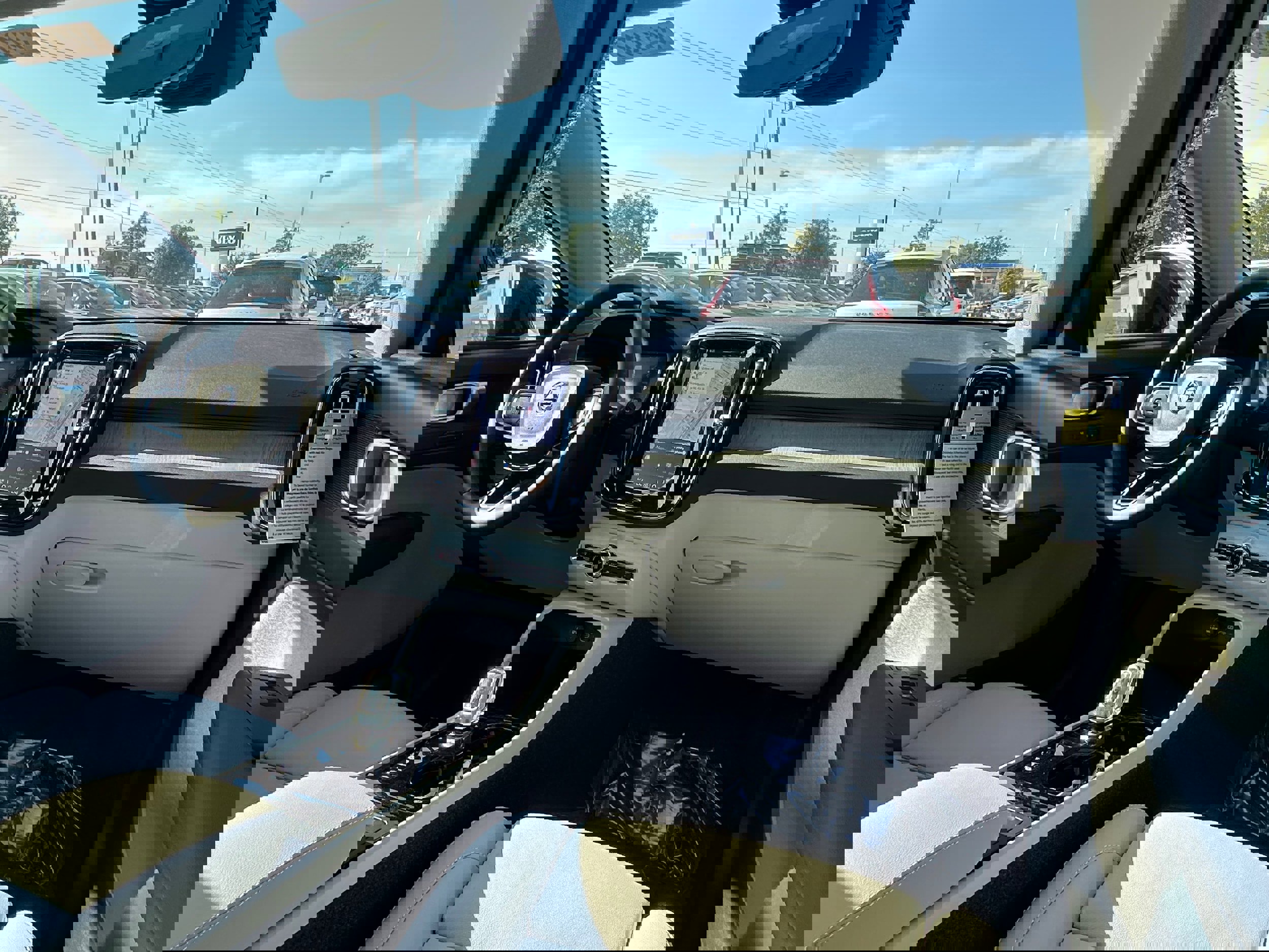 New 2026 Volvo XC40 B5 Plus w/ Protection Package Premier image 10