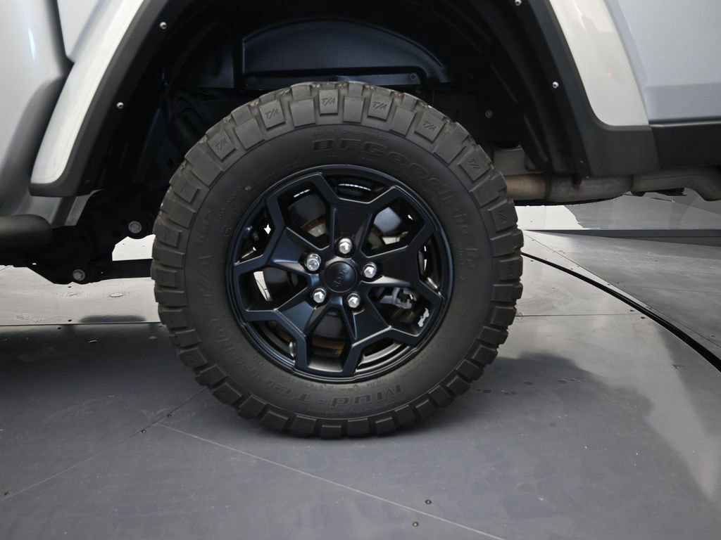 Certified 2022 Jeep Gladiator Willys image 10