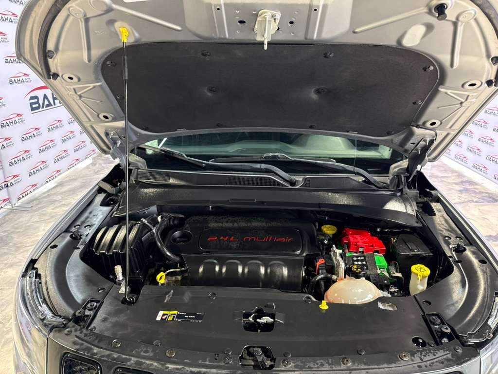 Used 2019 Jeep Compass Latitude FWD image 55