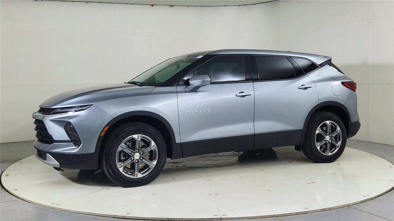 Used 2024 Chevrolet Blazer LT image 3