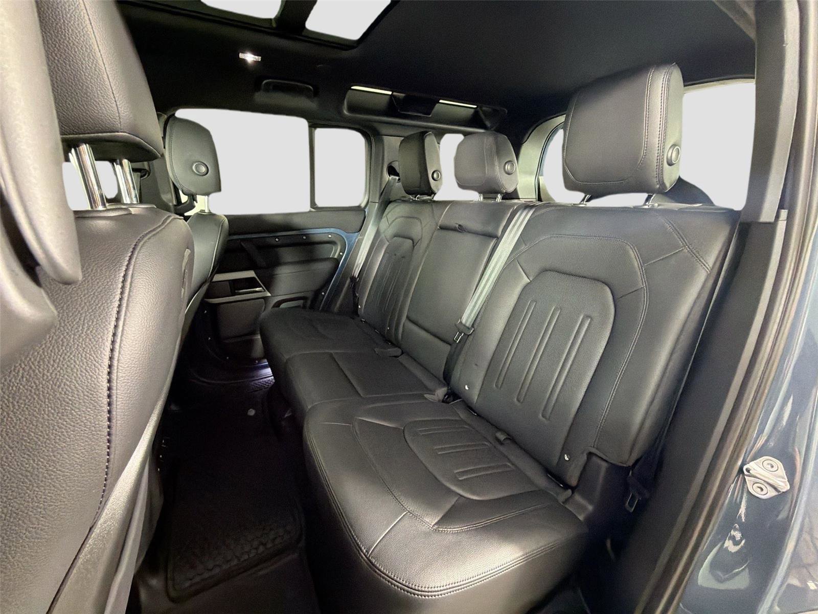 Certified 2021 Land Rover Defender 110 SE AWD/4WD image 25