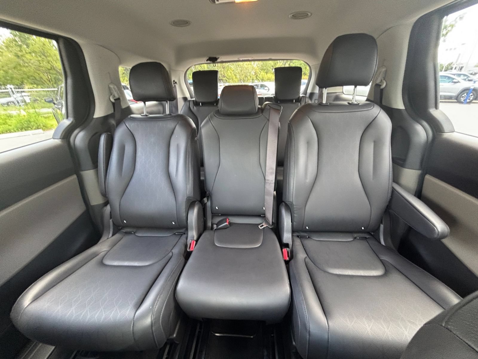 Used 2026 Kia Carnival FWD image 41