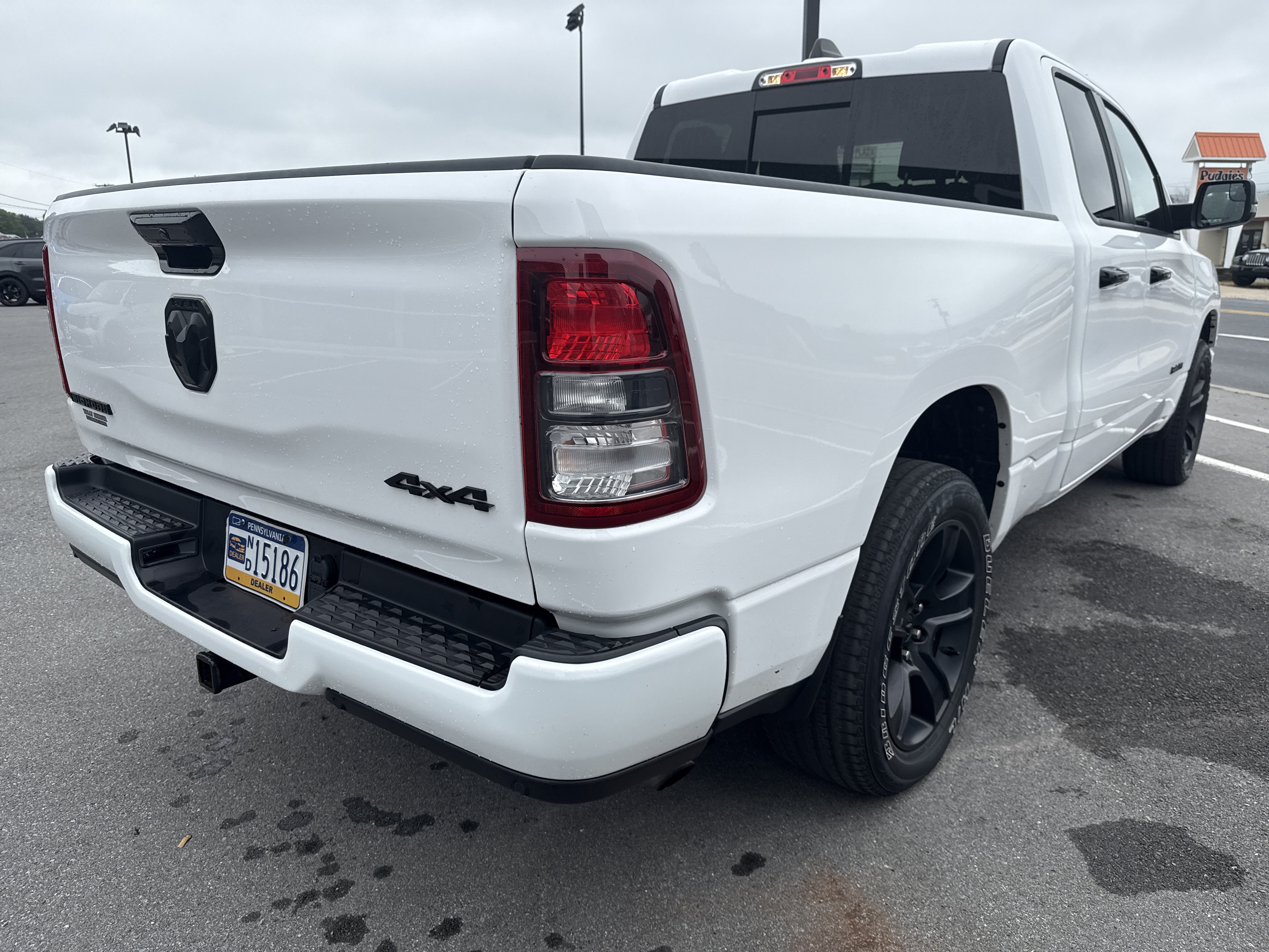 Used 2023 RAM 1500 Big Horn AWD/4WD image 3
