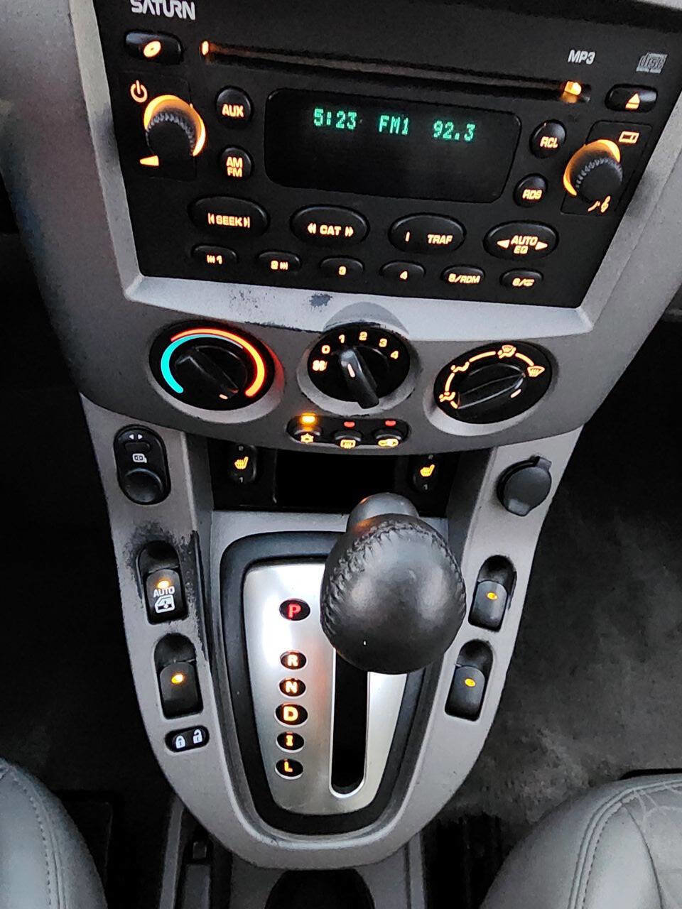 Used 2005 Saturn Vue AWD V6 w/ Comfort Pkg image 9