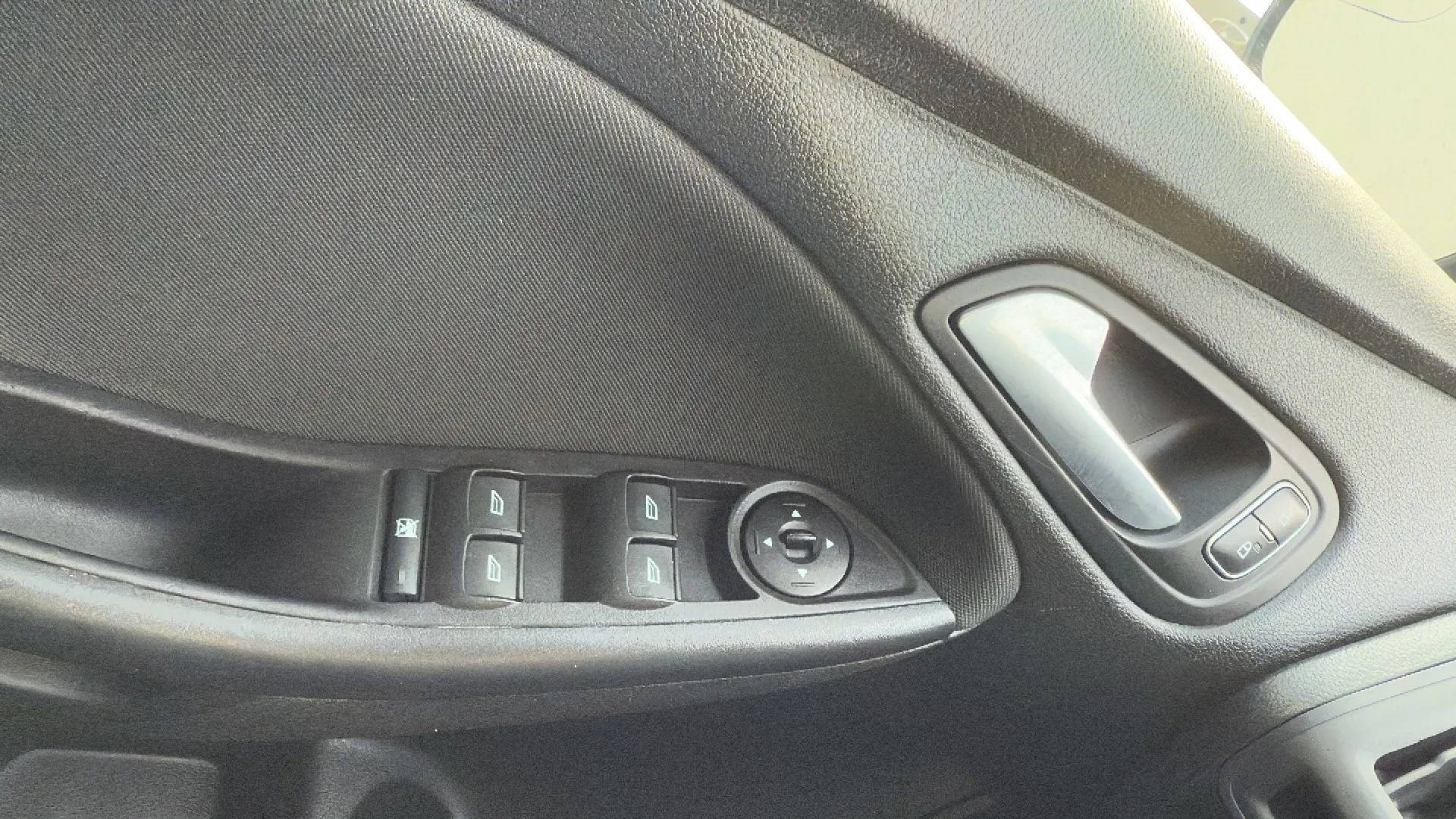 Used 2015 Ford Focus SE w/ SE Sport Package image 22