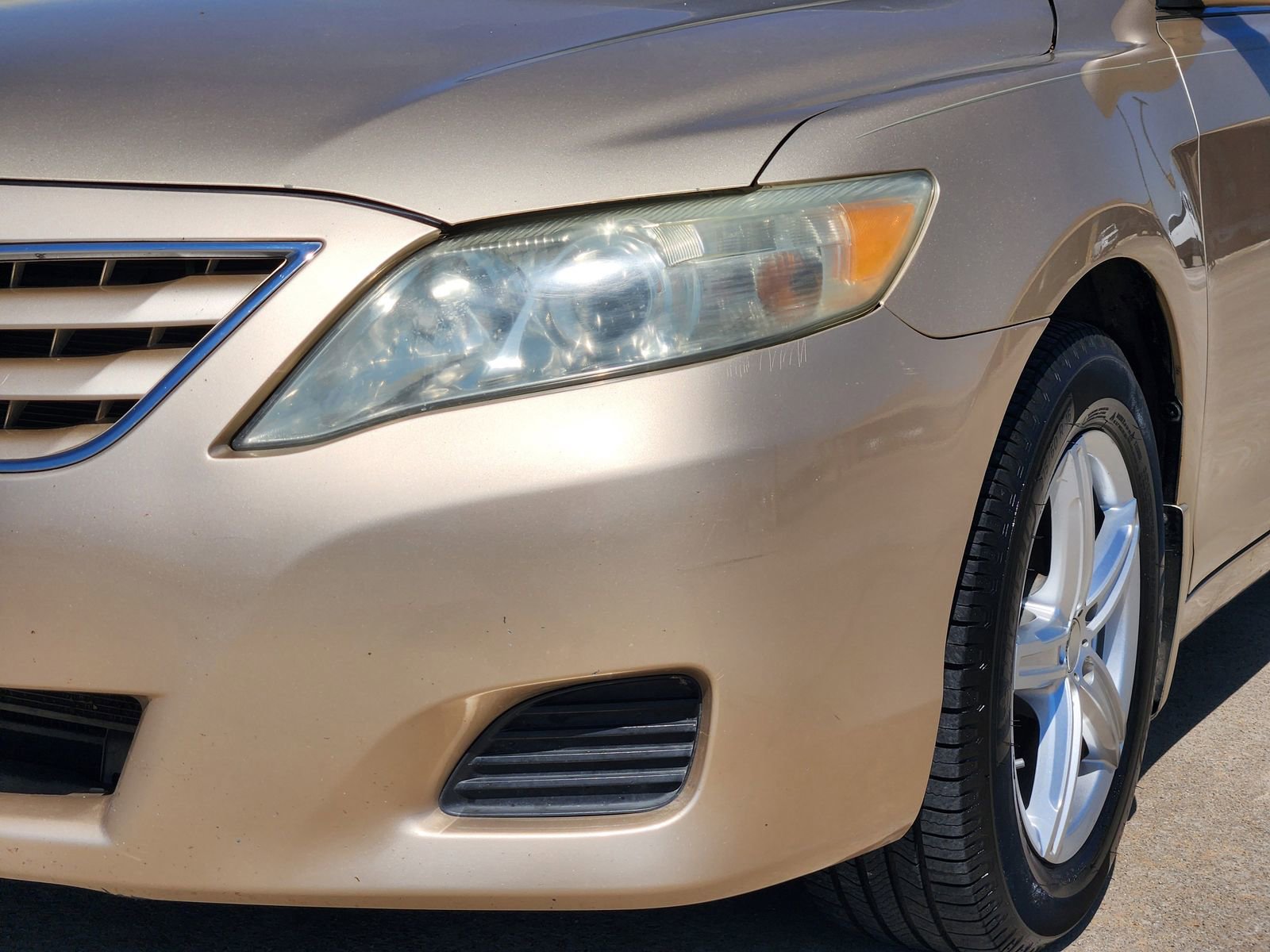 Used 2011 Toyota Camry LE image 10