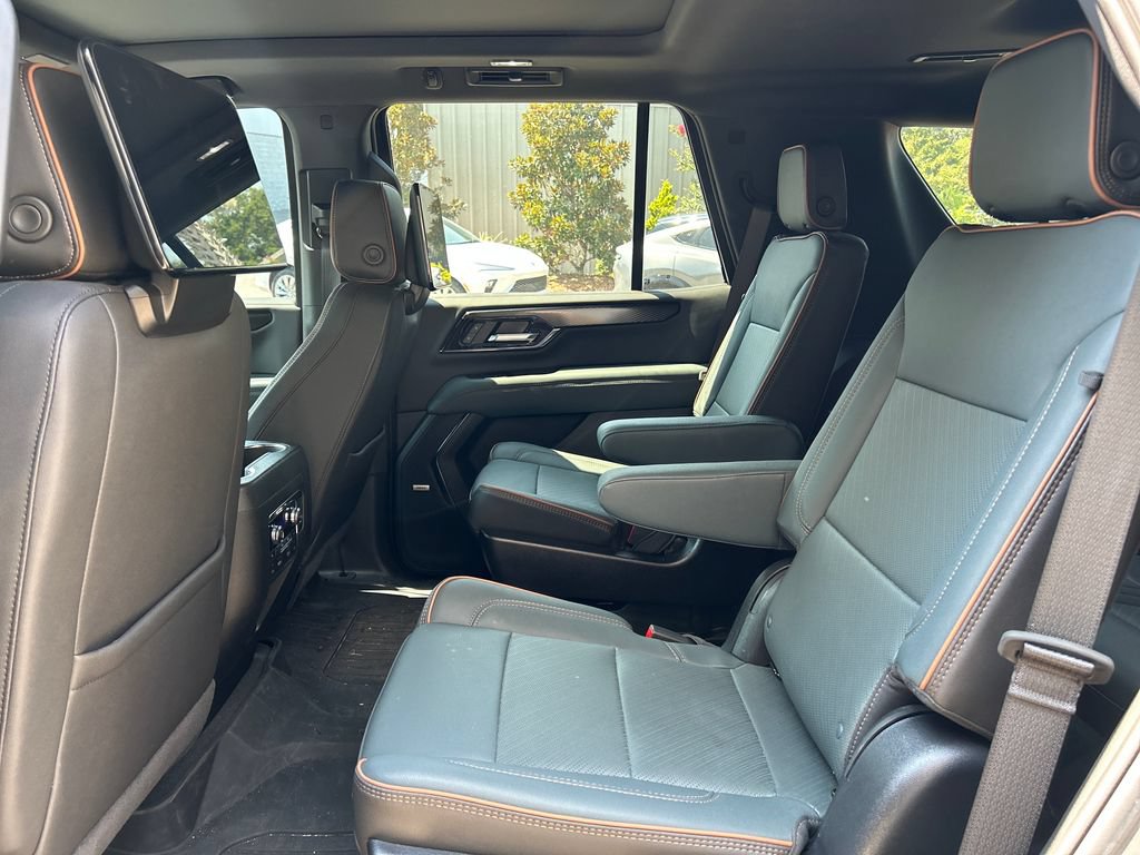 Used 2025 GMC Yukon AT4 w/ AT4 Premium Plus Package AWD/4WD image 13